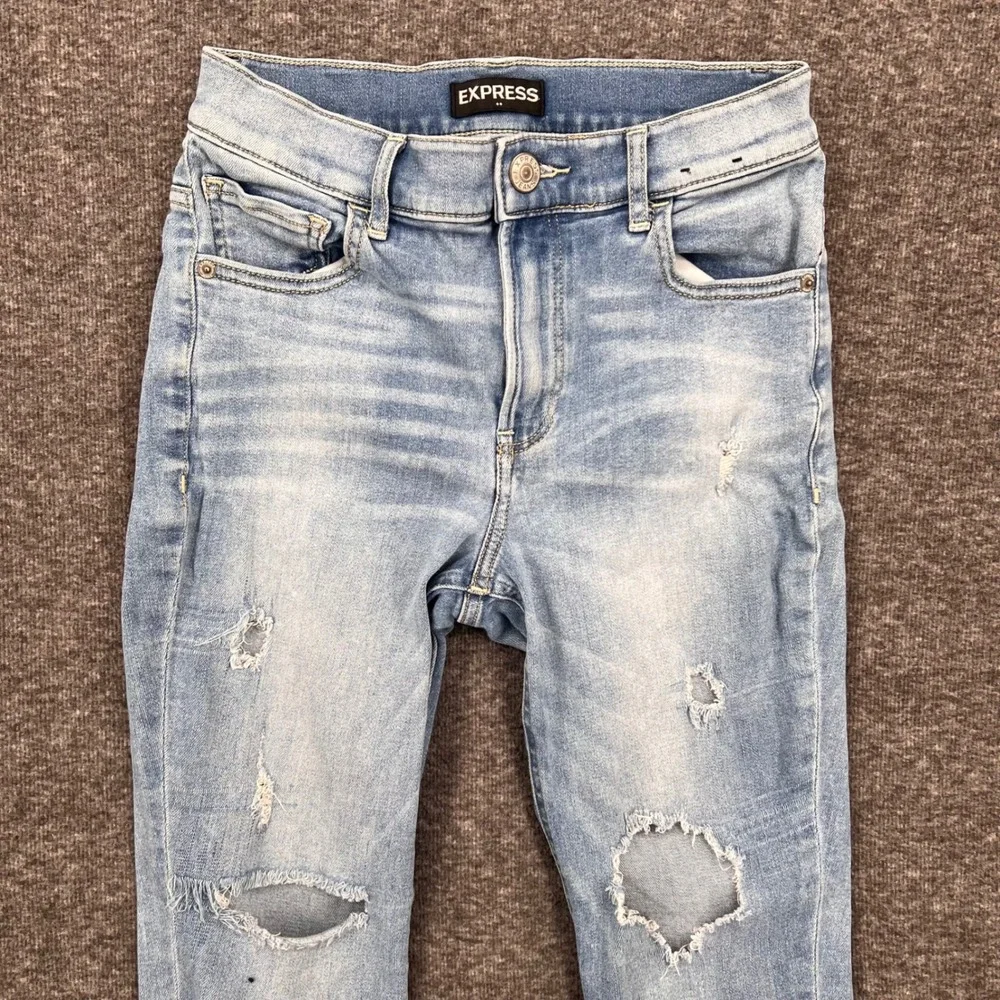 Express Women Light Wash 2 Distressed Skinny Jeans High Rise Raw Hem Ripped Knee
